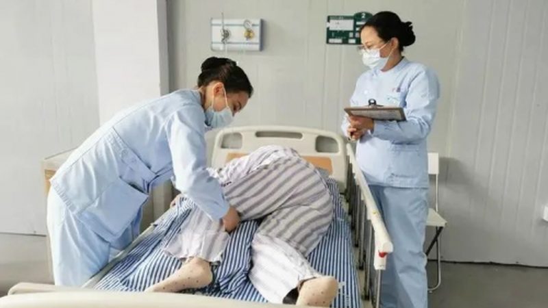高级养老护理员报考条件揭秘：职业素养与技能要求