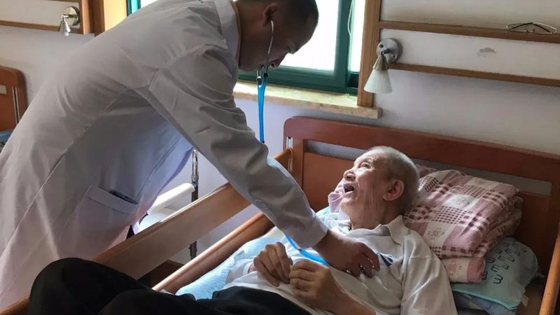老年公寓医养结合：优势与挑战并存